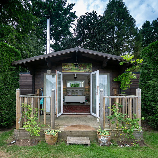 Luxury cabin for holiday rent in Shere