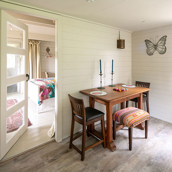 Luxury cabin for holiday rent in Shere
